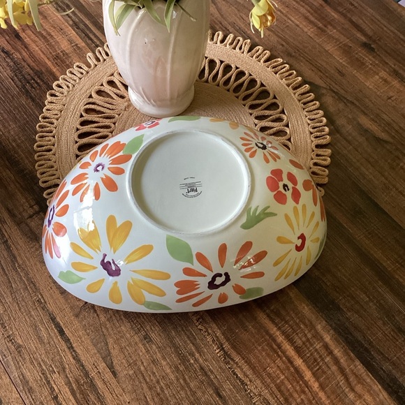 Pier 1 "Flowers" Earthenware Hand Painted Large Serving Bowl - Picture 3 of 8